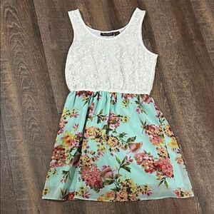 Speed Control White Lace and Floral Kids Dress